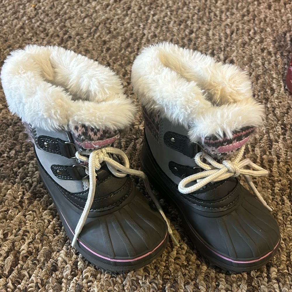 Snow boots